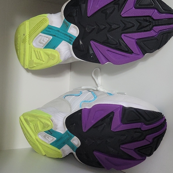 ADIDAS running shoes, size 7 men's( fits a 9 in women's) - Picture 6 of 6